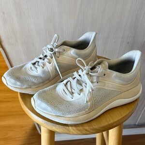 Lululemon Cream Chargefeel workout shoe